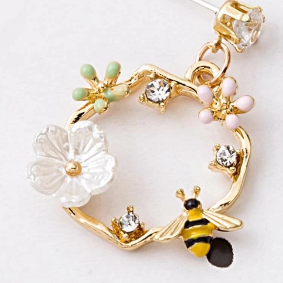 Bee flower drop earrings - Picture 3 of 4